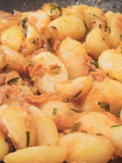 Una foto de Patatas al Pedro Ximénez para guarnición