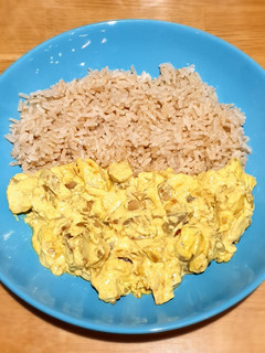 Una foto de Pollo al curry con arroz