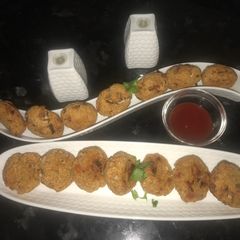 Quinoa balls A picture of Quinoa balls.