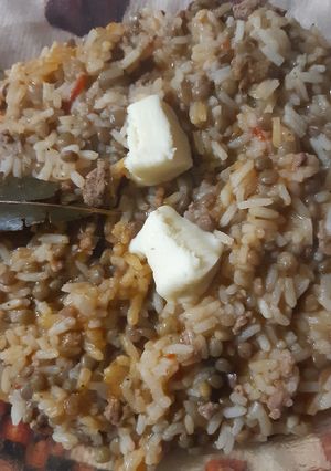 Una foto de Guiso de arroz y lentejas