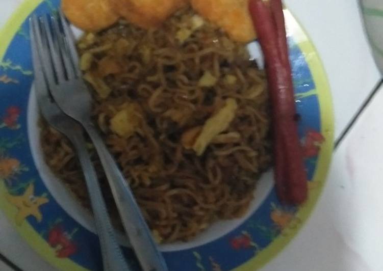 Bagaimana Membuat Mi goreng naget sosis yang Menggugah Selera