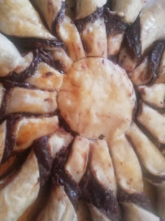 Una foto de Pastel sol de hojaldre con chocolate