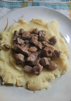 Una foto de Hígado alimonado con puré