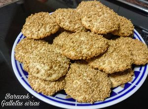 Una foto de Barazek (galletas sirias de sésamo)