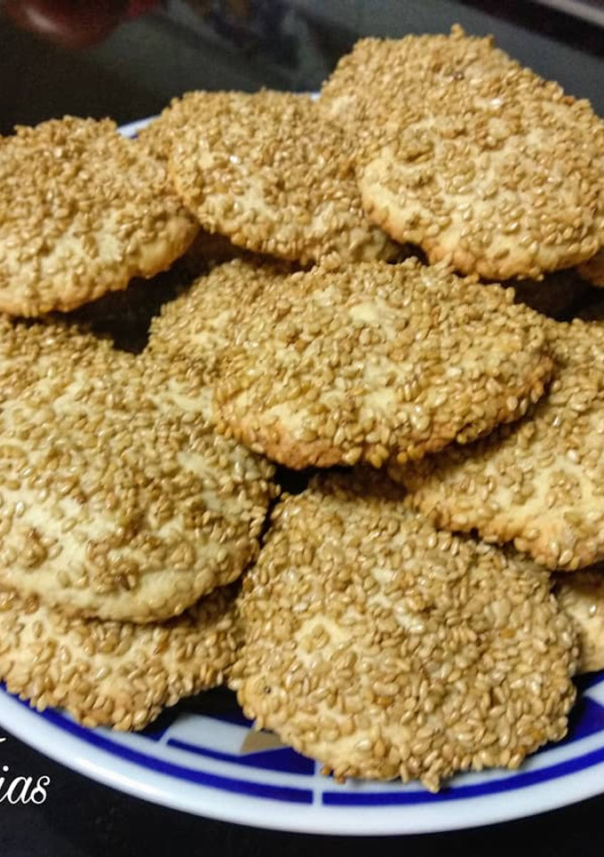 Una foto de Barazek (galletas sirias de sésamo)