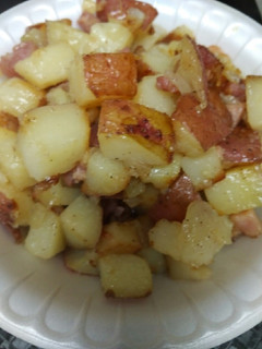 A picture of Breakfast Potatoes and Ham.