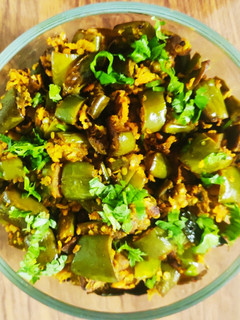 பச்சை கத்தரிக்காய் பொறியல் (Green Brinjal Fry) (Kathirikkai poriyal recipe in tamil) செய்முறை முக்கிய புகைப்படம்