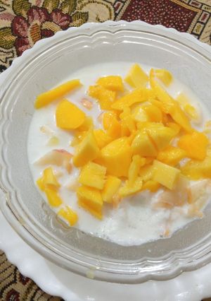 A picture of Oats with fruit.
