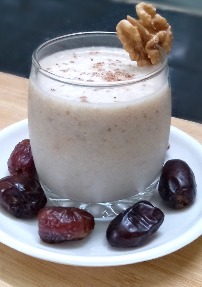 வால்நட் வாழைப்பழம் மில்க்ஷேக்(Walnut Banana Milkshake recipe in tamil) செய்முறை முக்கிய புகைப்படம்