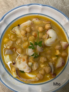 Una foto de Garbanzos marinera