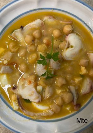 Una foto de Garbanzos marinera