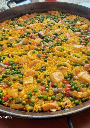 Una foto de Arroz con pescado y marisco