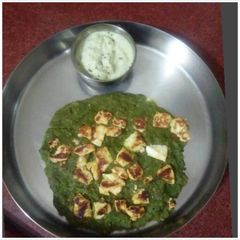 A picture of Oats palak paneer uttapam.