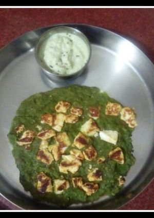 A picture of Oats palak paneer uttapam.