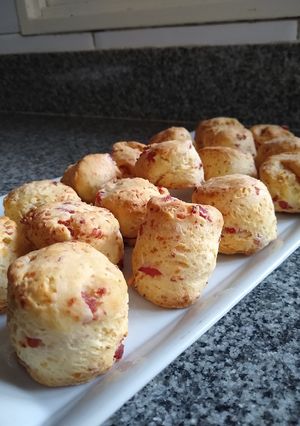 Una foto de Scones de jamón y queso