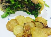 Una foto de arrollado de zucchini