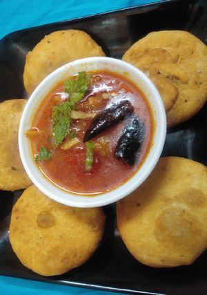 A picture of Kachori.