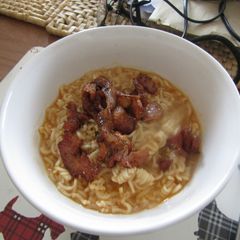 A picture of Bacon noodles the fancy way.