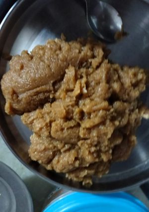 A picture of Besan halwa.