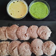 A picture of Ragi idly.