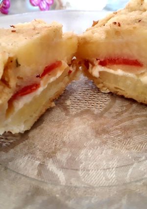 Una foto de Papa con Queso y Tomate