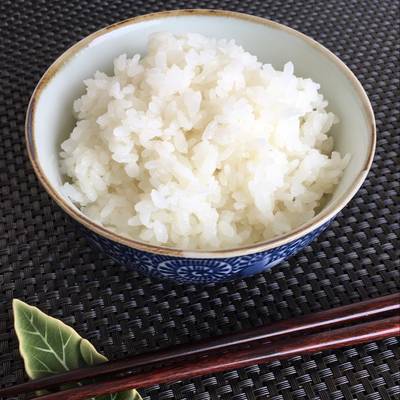 Ricetta Riso bianco al vapore (Ssalbap) per preparazioni coreane e piatti  orientali di rosso rubinian - Cookpad