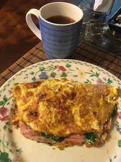 Una foto de Omelette de jamón y espinacas