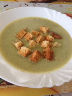 Brokkolikrémleves 🥦🥔 recept fotója