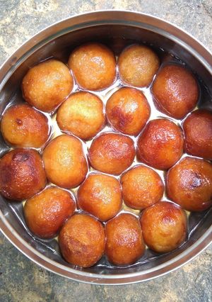 பிரட் குலாப் ஜாமுன் (Bread gulab jamun recipe in tamil) செய்முறை முக்கிய புகைப்படம்