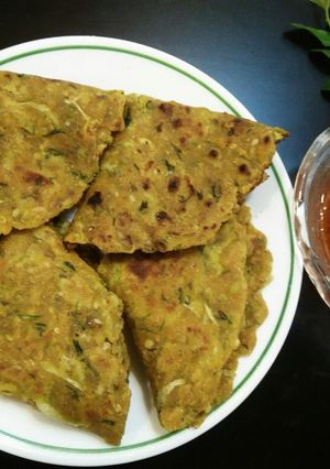 A picture of Bajra-Dhudhi (bottle gourd) Thepla.