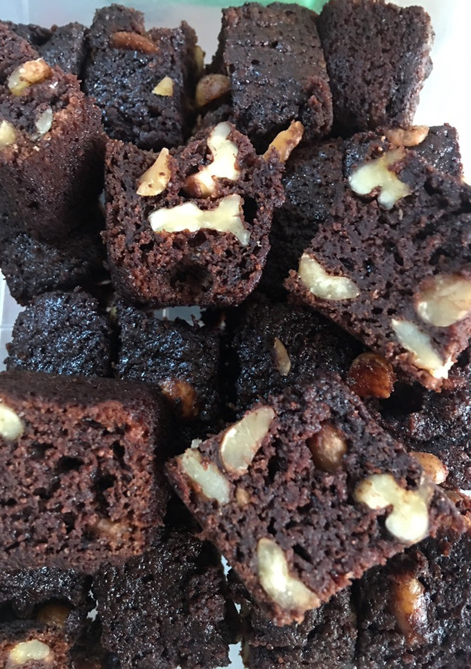 Una foto de Brownie de manzana con harina integral nueces y maní 🥜🌰🍎