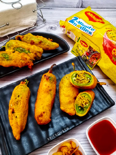 મેગી ચીલી પોપર્સ (Maggi Chilli Poppers Recipe In Gujarati) રેસીપી મુખ્ય ફોટો