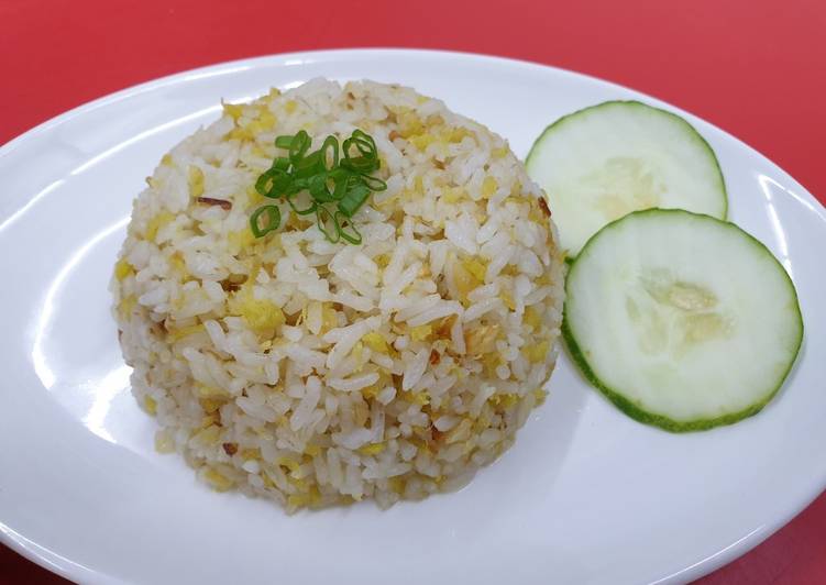 Step-by-Step Guide to Prepare Quick Garlic Fried Rice 蒜香炒饭