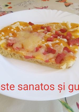 O poză a rețetei Pizza cu mortadela și cașcaval.