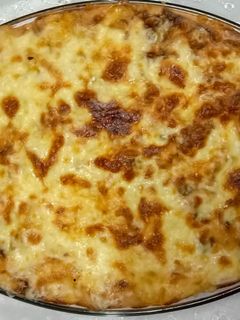 صورة لوصفة معكرونة بشاميل باللحمة المفرومة وقطع الدجاج والموزريللا 🍽️😋