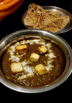 પાલક પનીર (Palak Paneer Recipe In Gujarati) રેસીપી મુખ્ય ફોટો