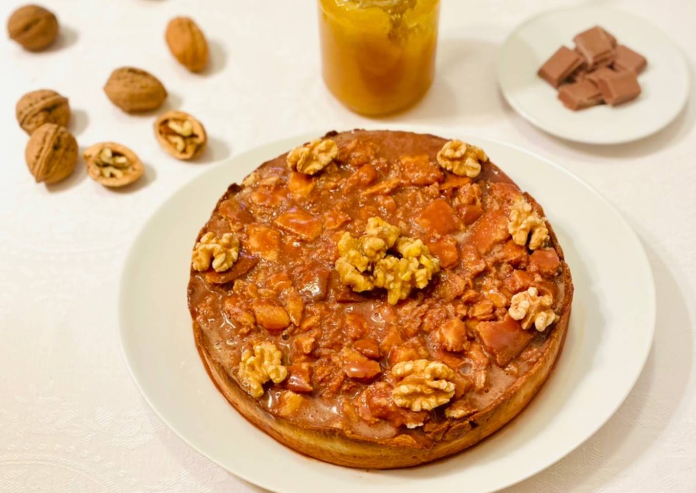 Sand cake with walnuts and honey