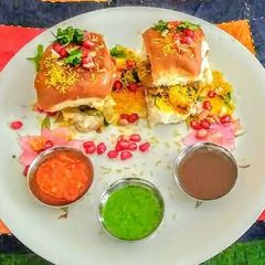 A picture of Dabeli.