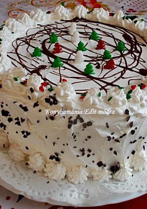 Gesztenyés krémes karácsonyi torta recept fotója