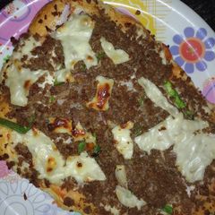 A picture of Minced meat pizza.