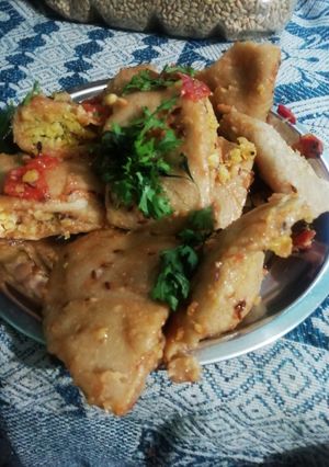 दाल फरा (dal fara recipe in Hindi) रेसिपी मुख्य फोटो