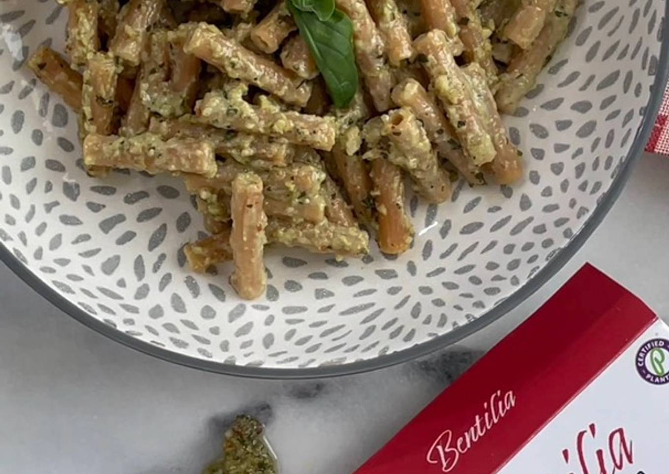 Pasta de lentejas con pesto vegano (sin gluten)