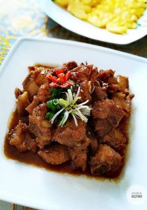 Hình của món Sườn non ram chua ngọt.
