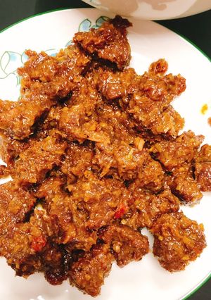 Hình của món Thịt bò om nước dừa.