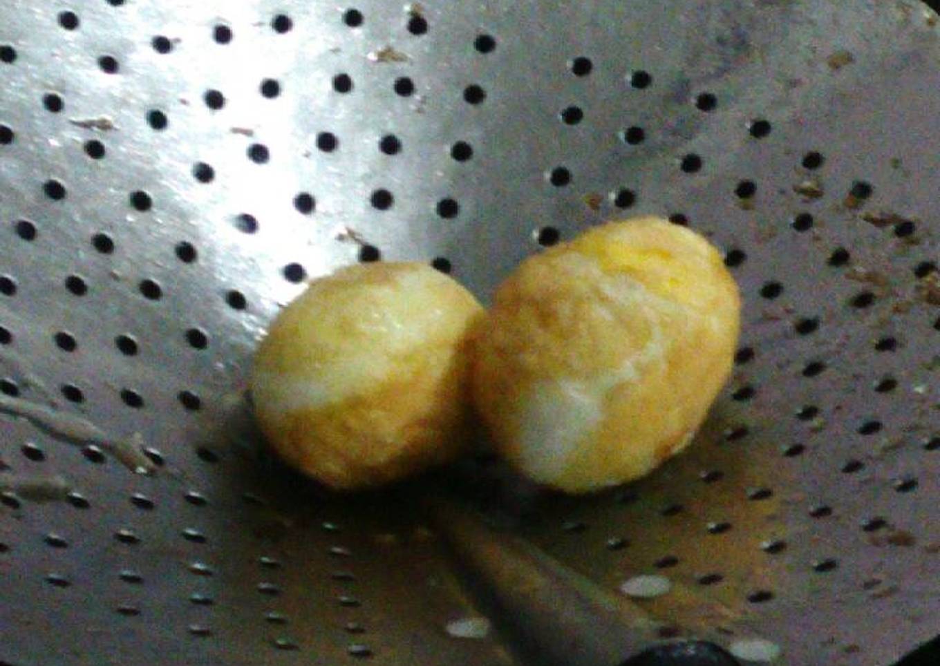 Tips menggoreng telur rebus (biar g mledak²💥)