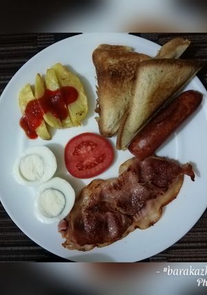 A picture of Bacon, bread and eggs breakfast.