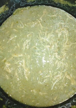 Una foto de Pollo desmenuzado en Mole verde
