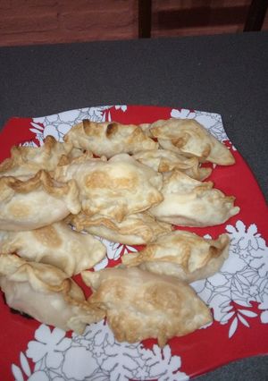 Una foto de Empanadas de jamón y queso 🧀