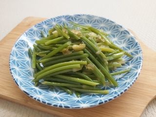 涼拌蒜苔