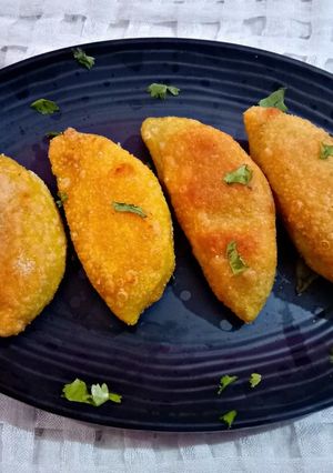 নোনতা পিঠে (nonta pitha recipe in Bengali) রেসিপির প্রধান ছবি